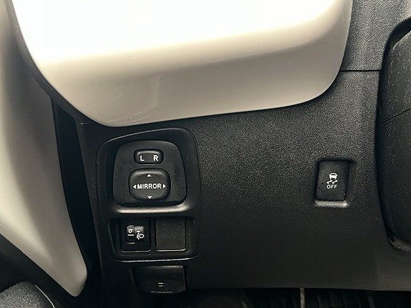 Vehicle Image 28