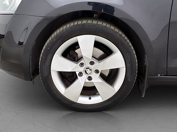 Vehicle Image 25