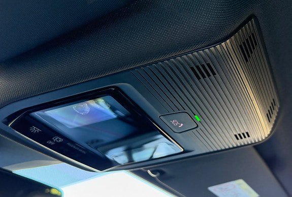 Vehicle Image 32