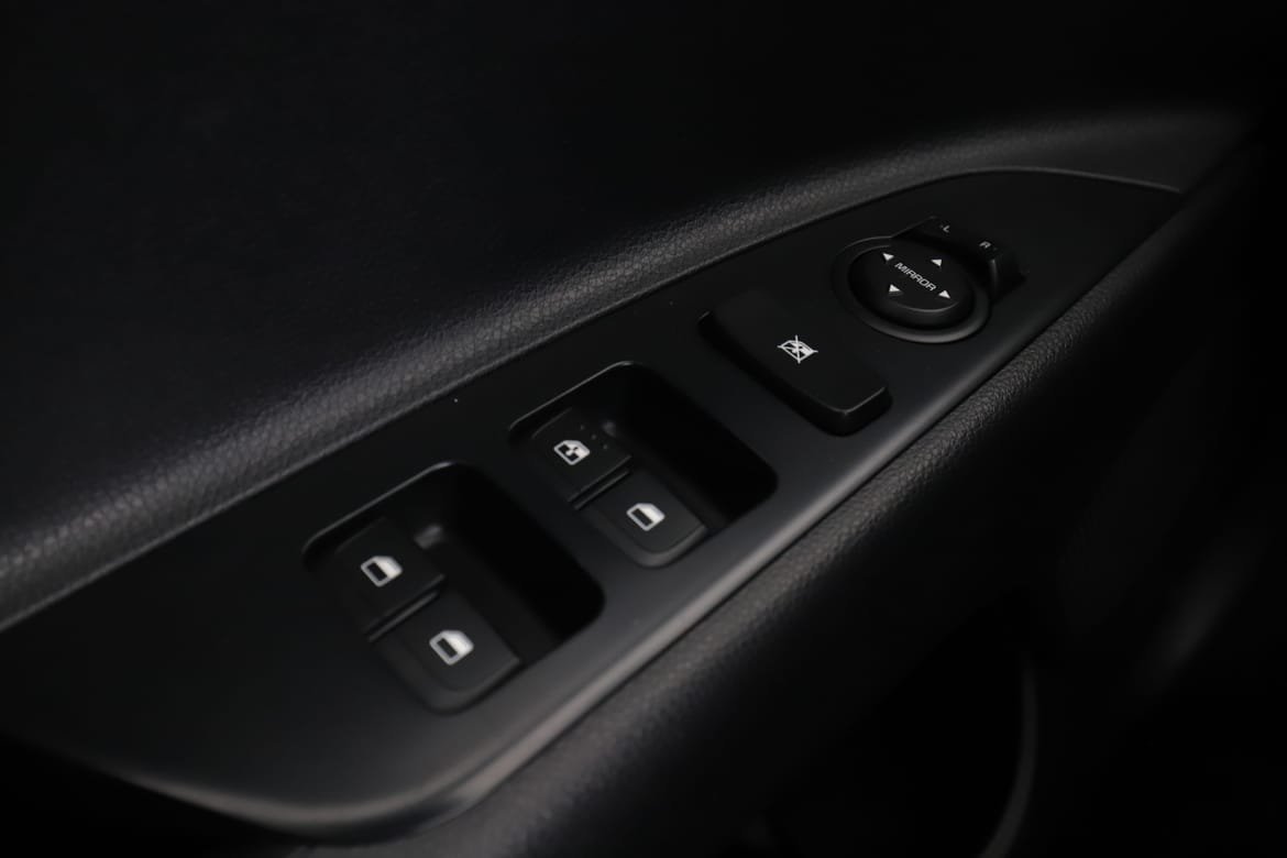 Vehicle Image 25