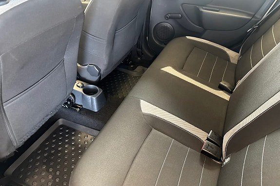 Vehicle Image 12