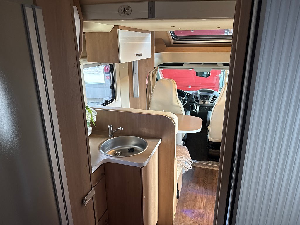 Vehicle Image 25