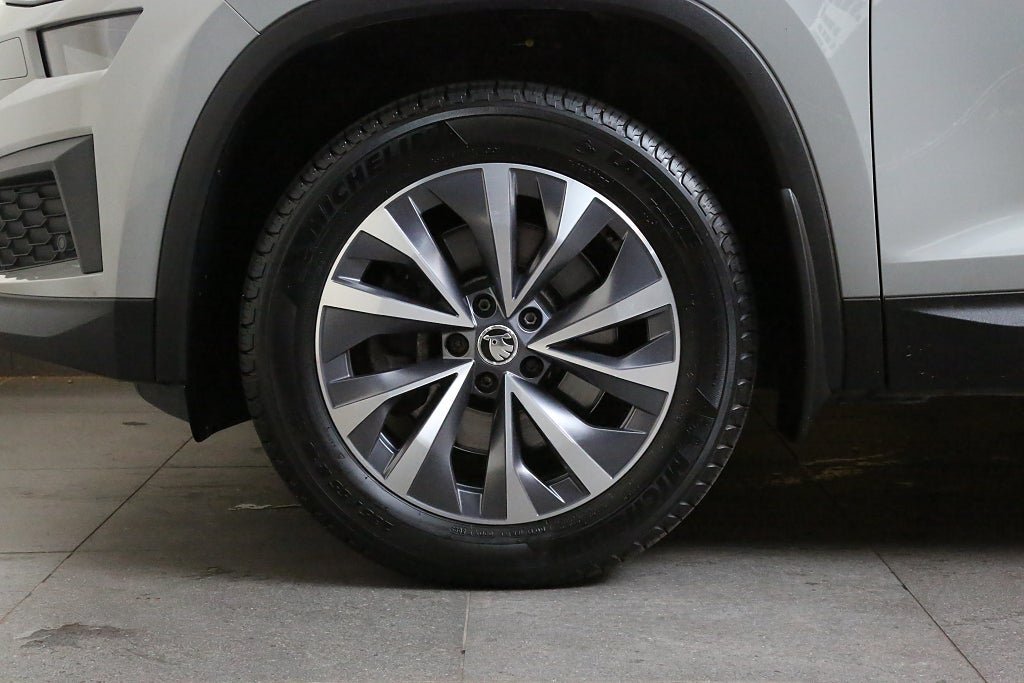 Vehicle Image 9