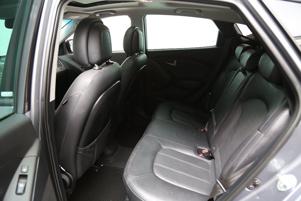 Vehicle Image 25