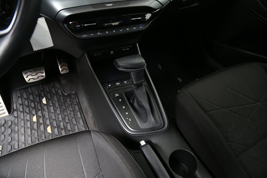 Vehicle Image 22