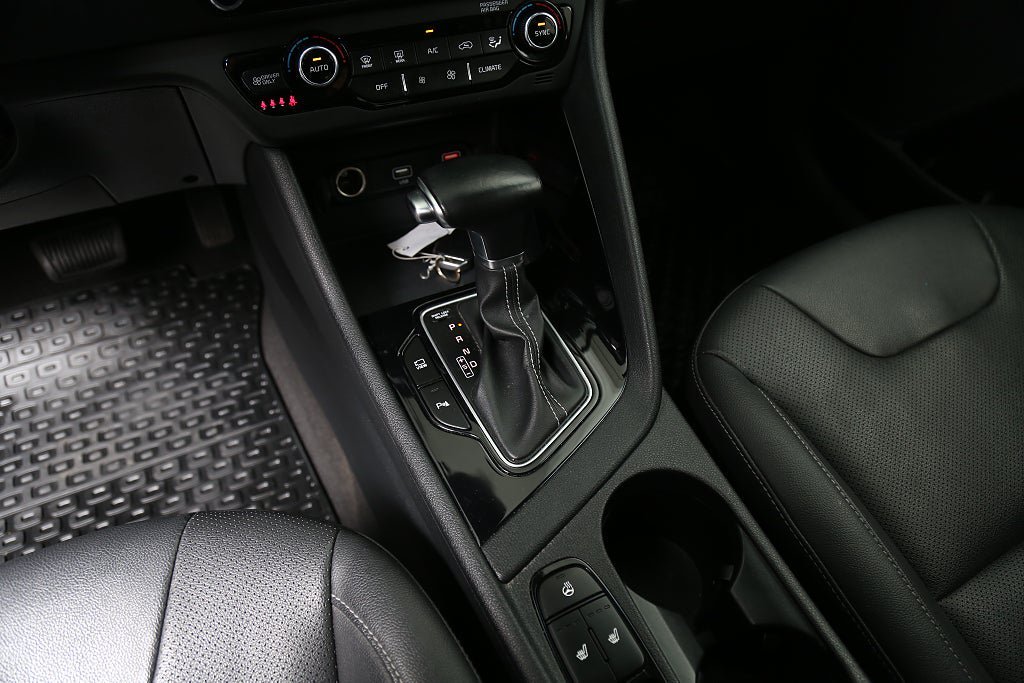 Vehicle Image 25