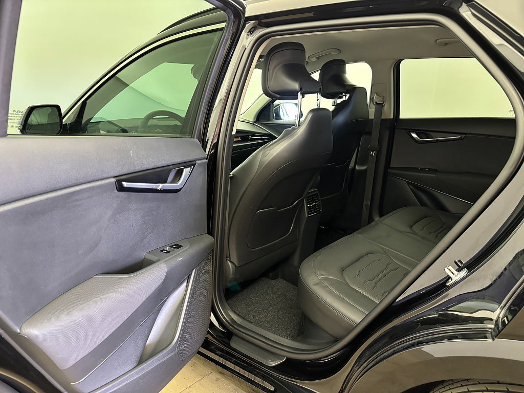 Vehicle Image 14