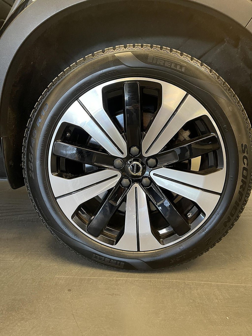 Vehicle Image 16