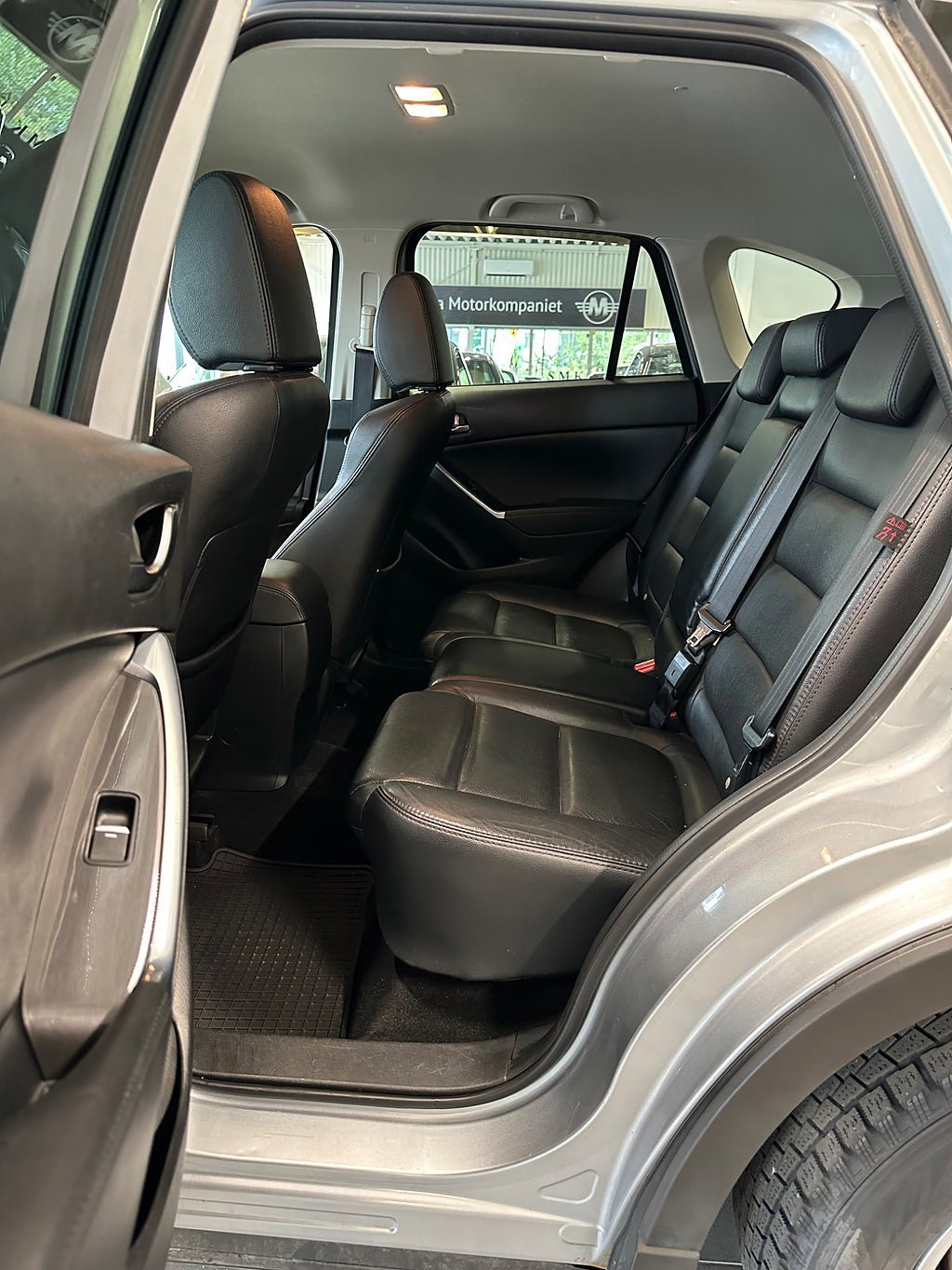 Vehicle Image 6