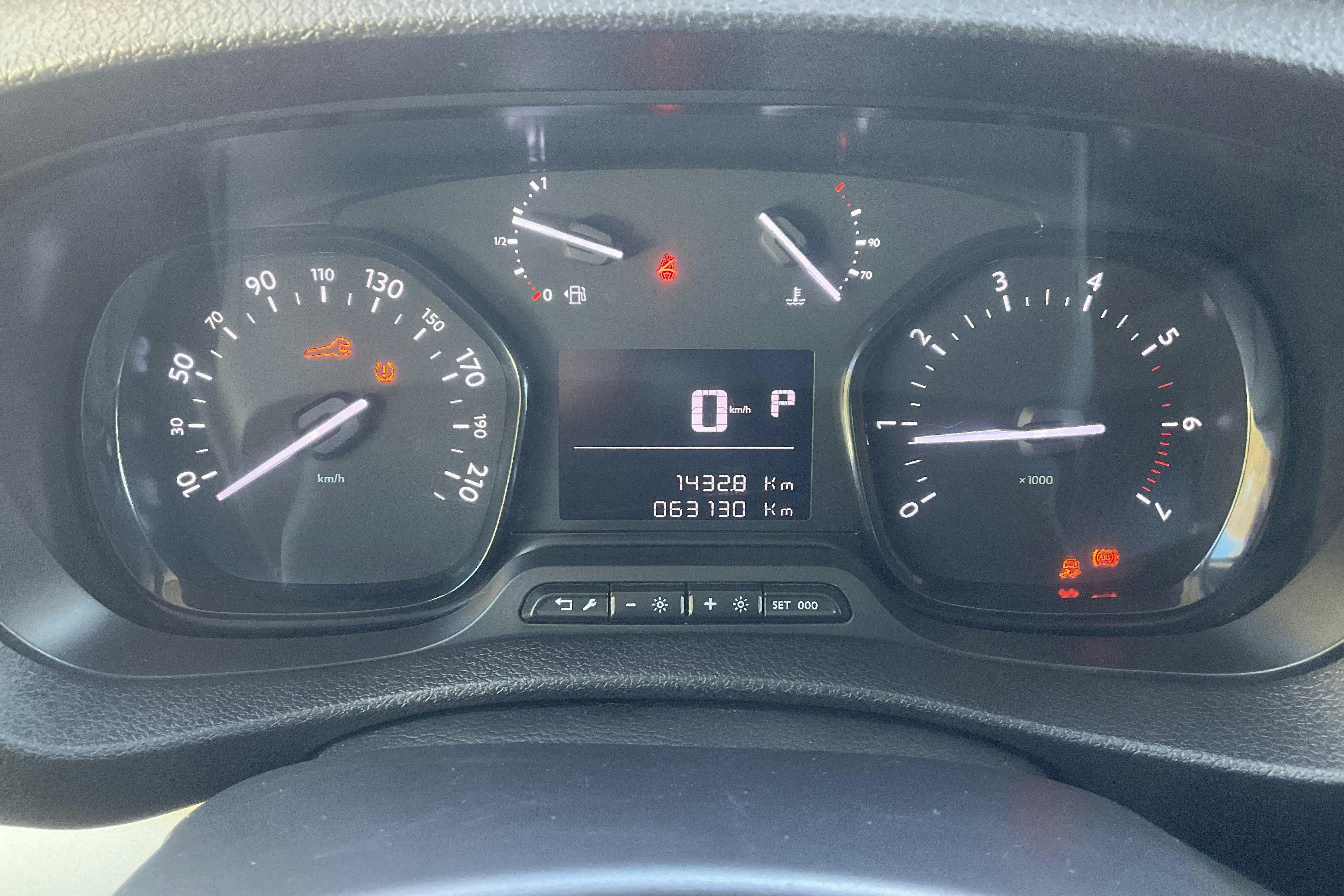 Vehicle Image 10