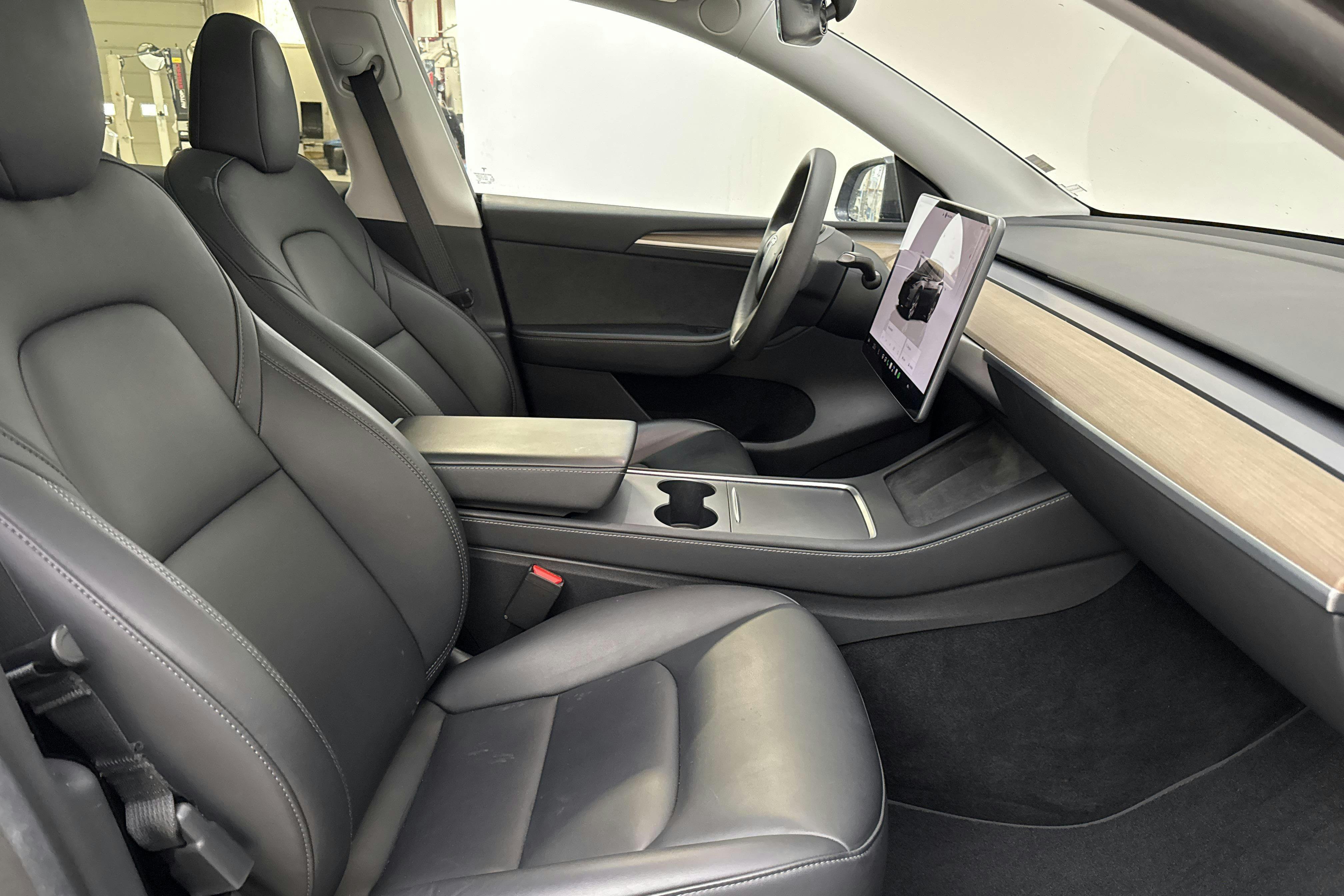 Vehicle Image 9
