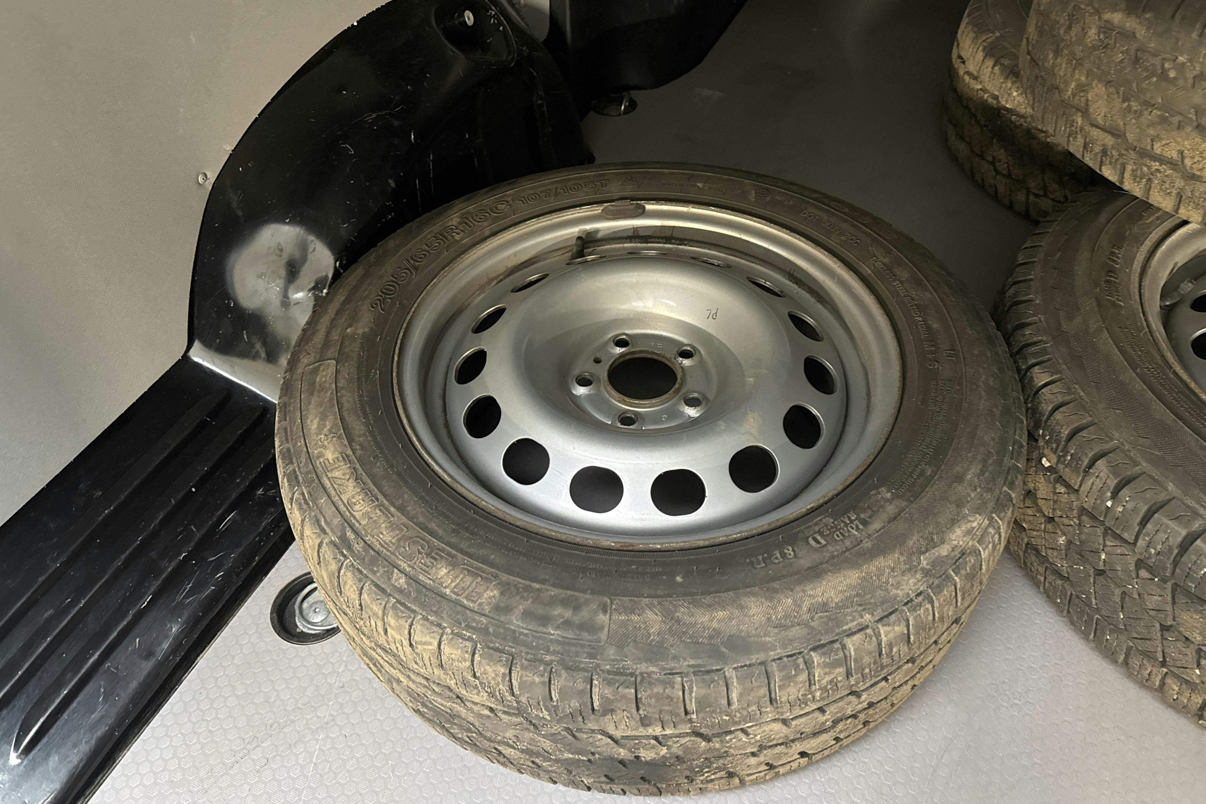 Vehicle Image 13
