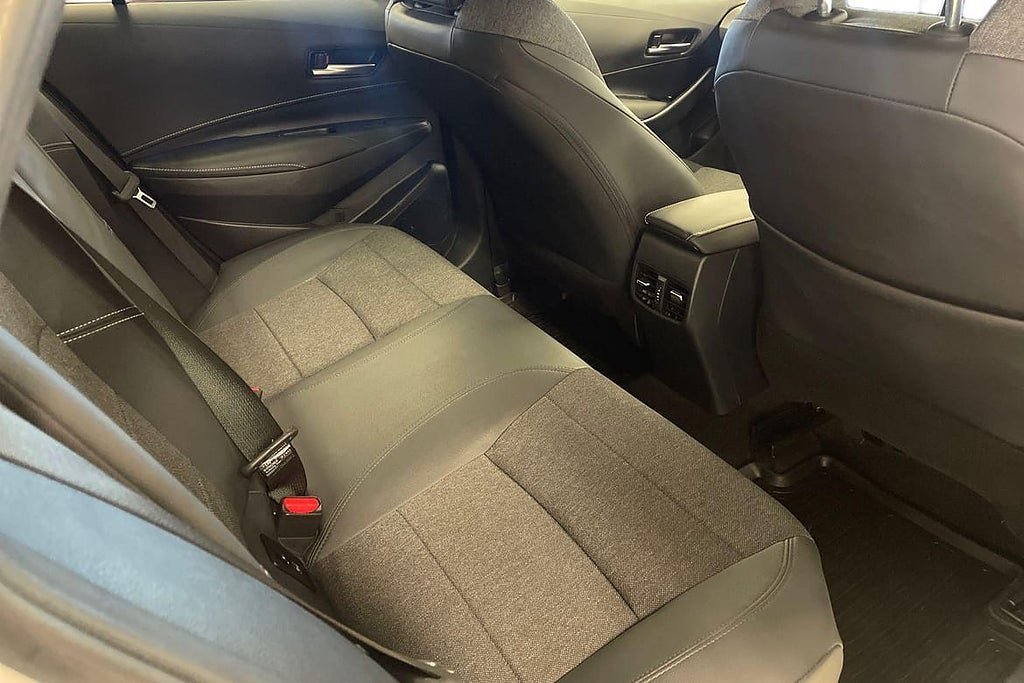 Vehicle Image 9