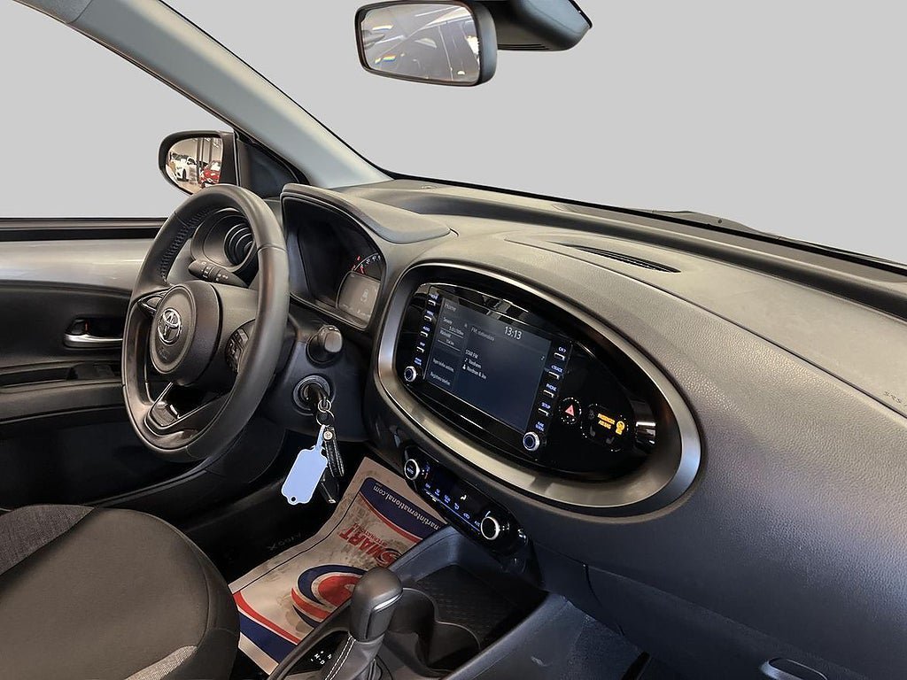 Vehicle Image 9