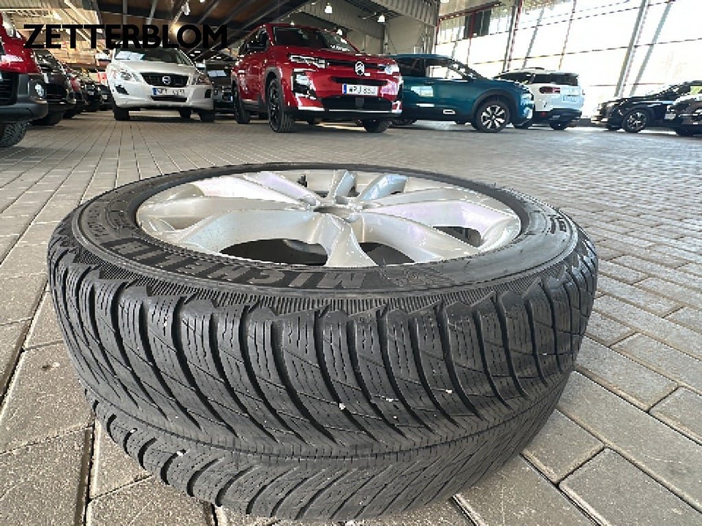 Vehicle Image 19