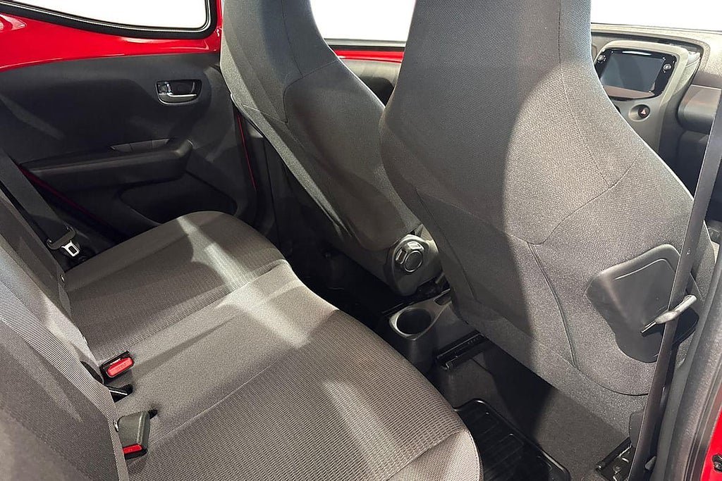 Vehicle Image 9