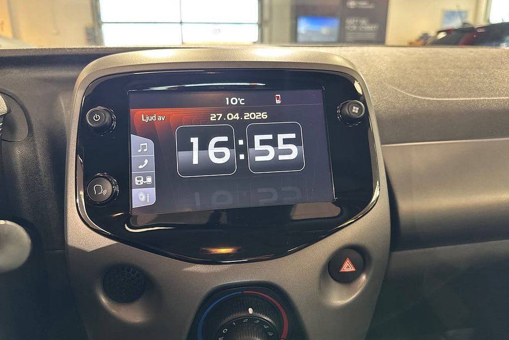 Vehicle Image 15