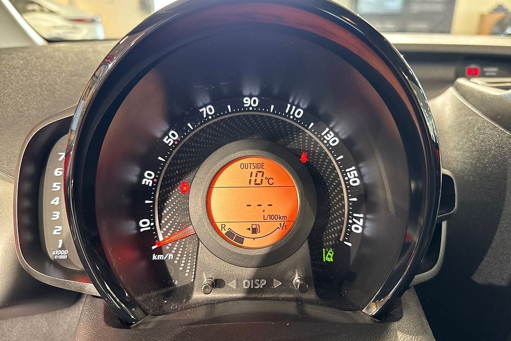 Vehicle Image 16