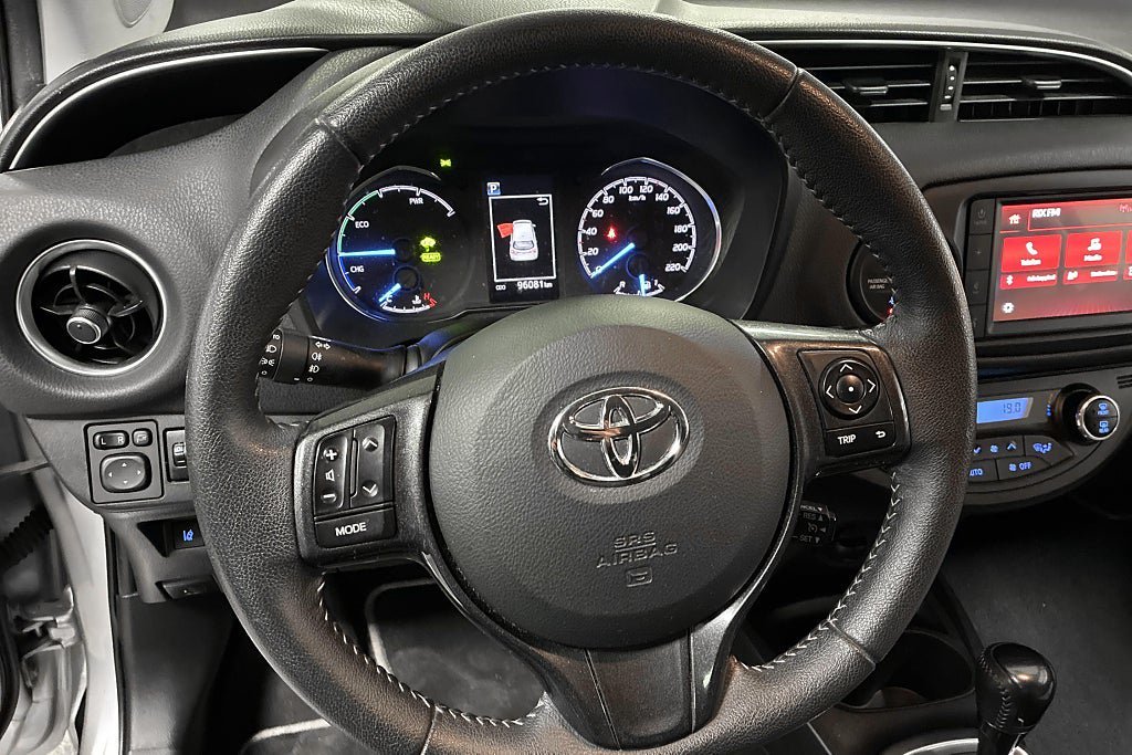 Vehicle Image 12