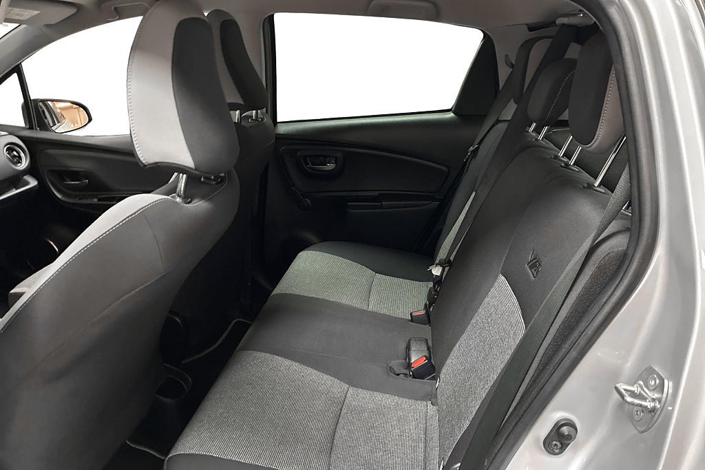 Vehicle Image 16