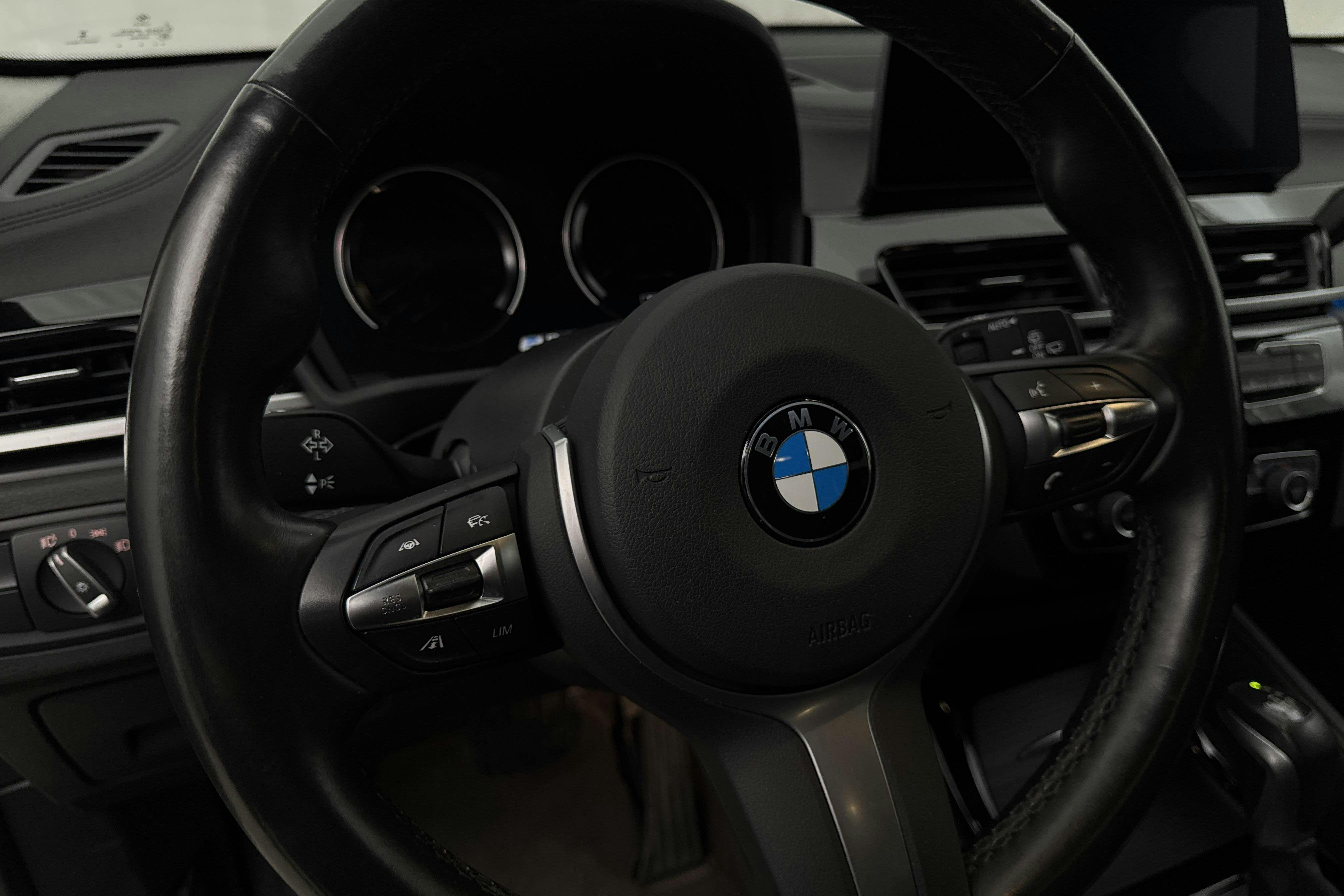 Vehicle Image 16