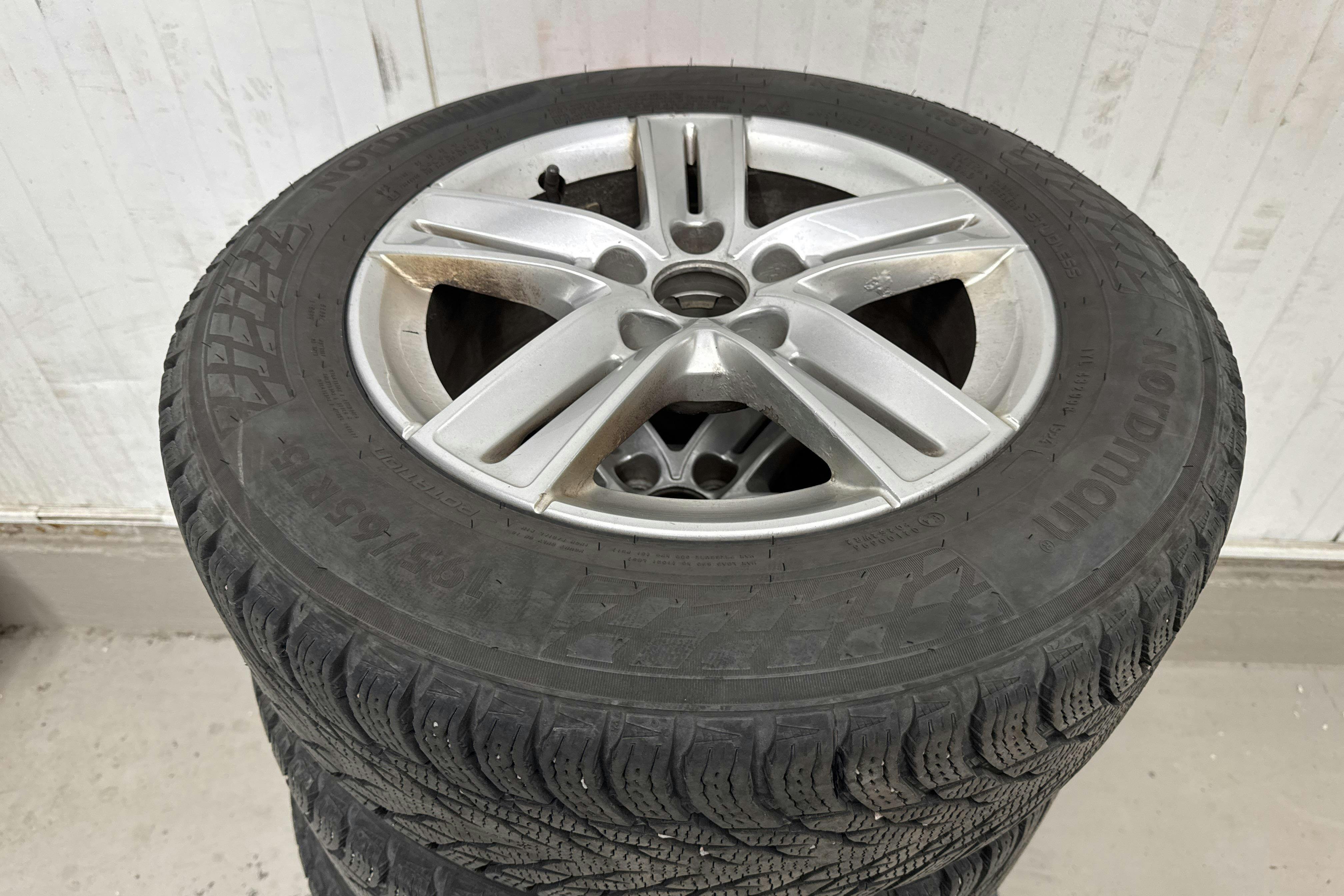 Vehicle Image 15