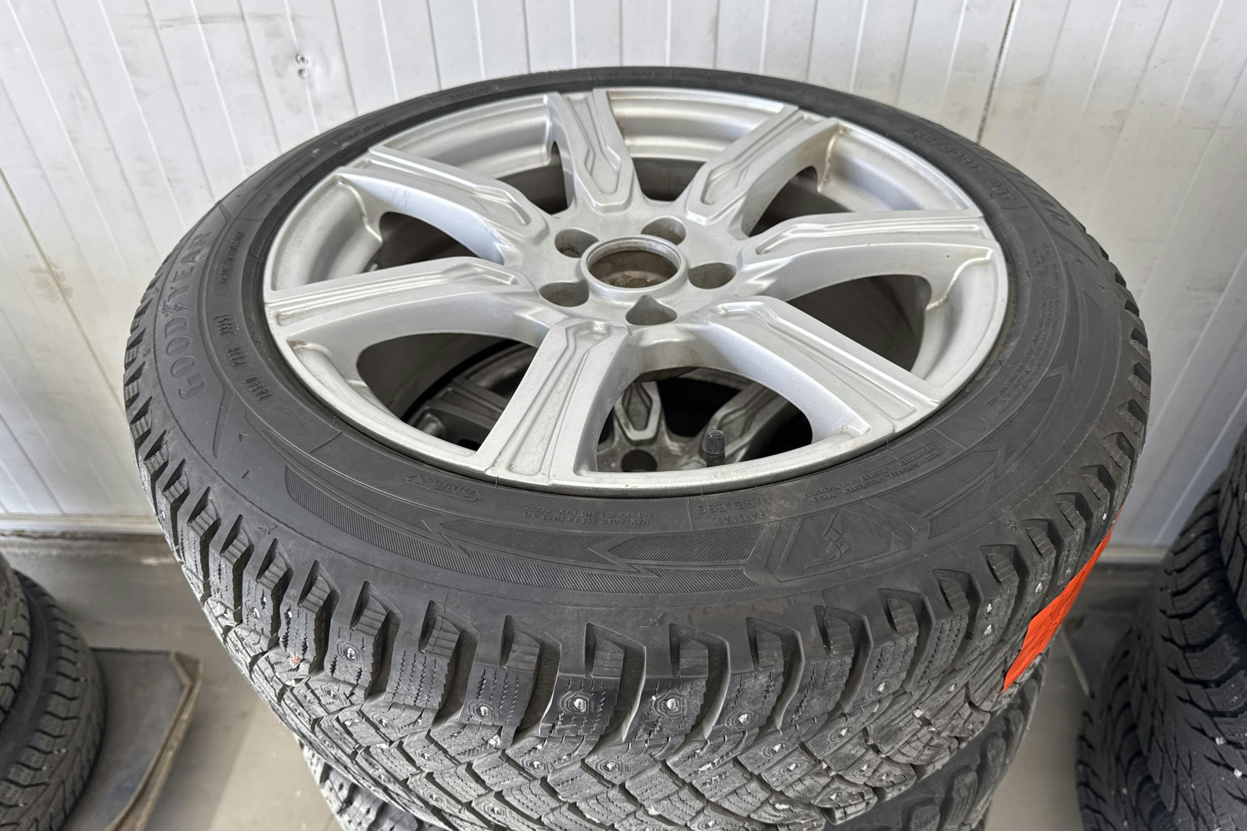 Vehicle Image 21
