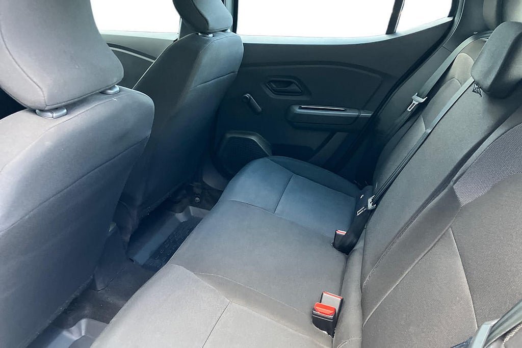Vehicle Image 13