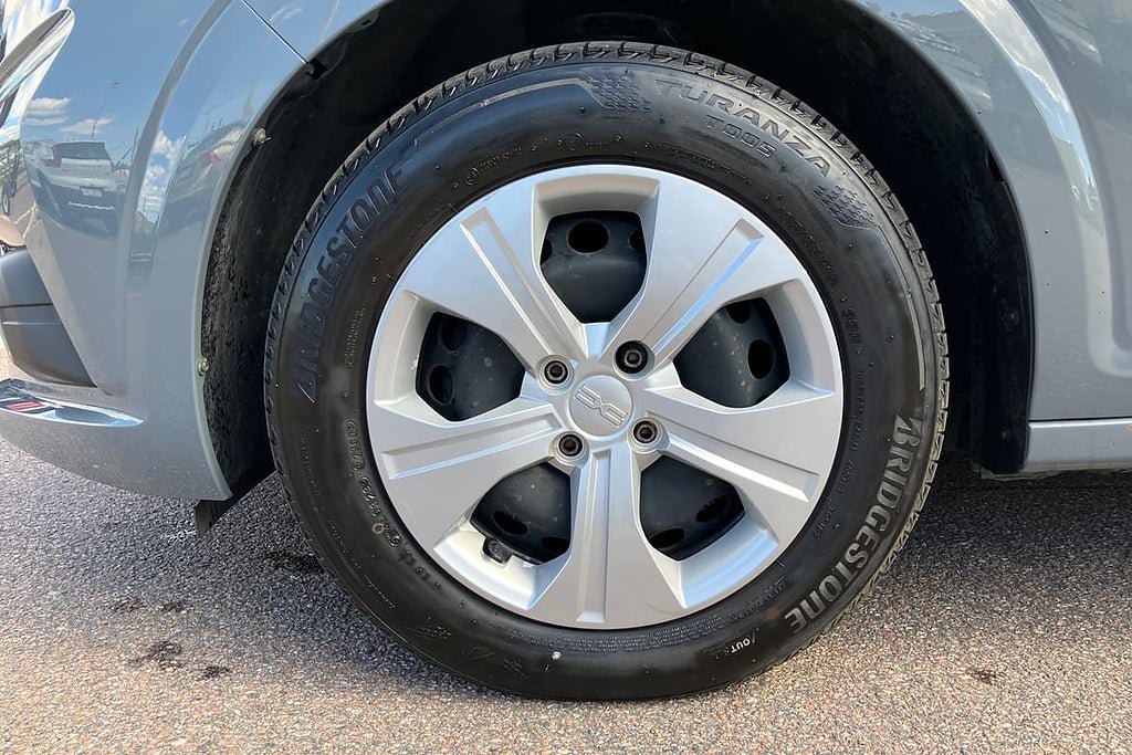 Vehicle Image 17
