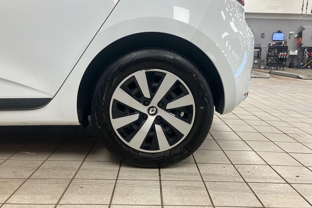 Vehicle Image 17