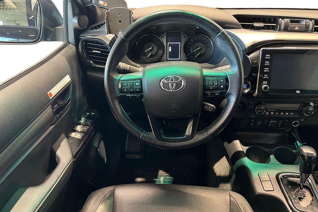 Vehicle Image 16