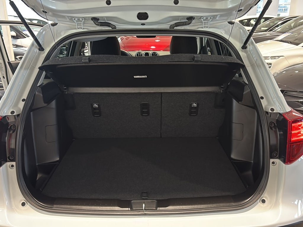 Vehicle Image 14