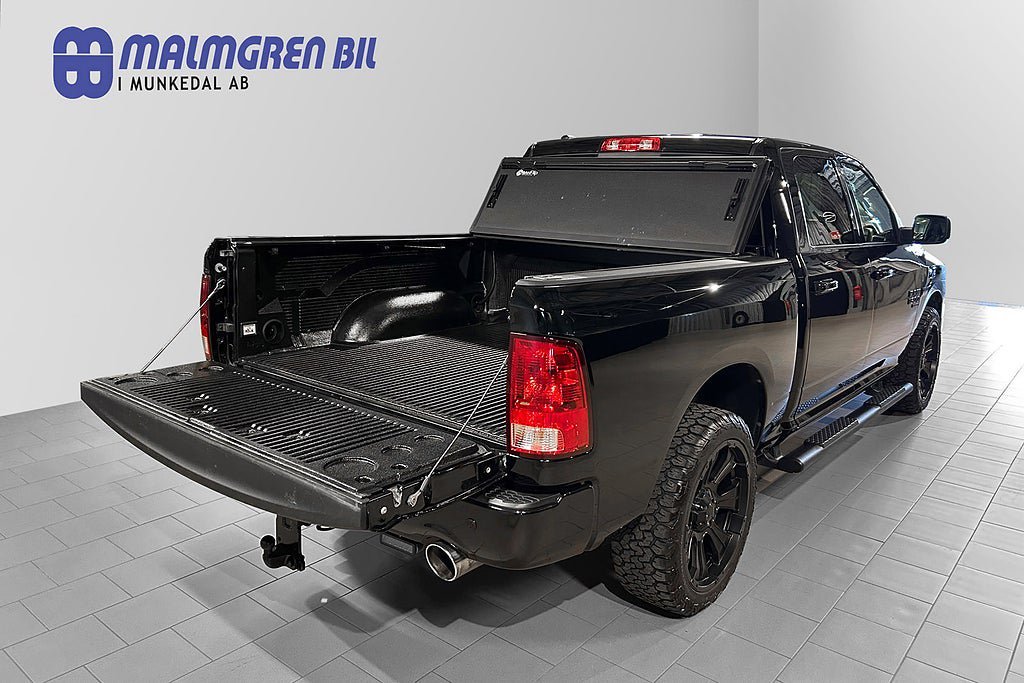Vehicle Image 6