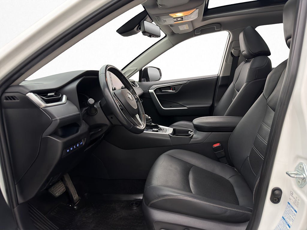 Vehicle Image 11