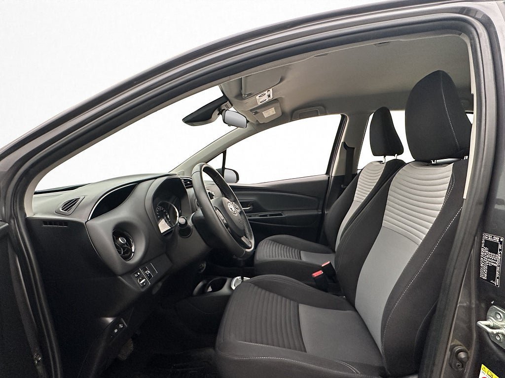 Vehicle Image 11
