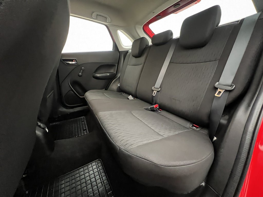 Vehicle Image 25