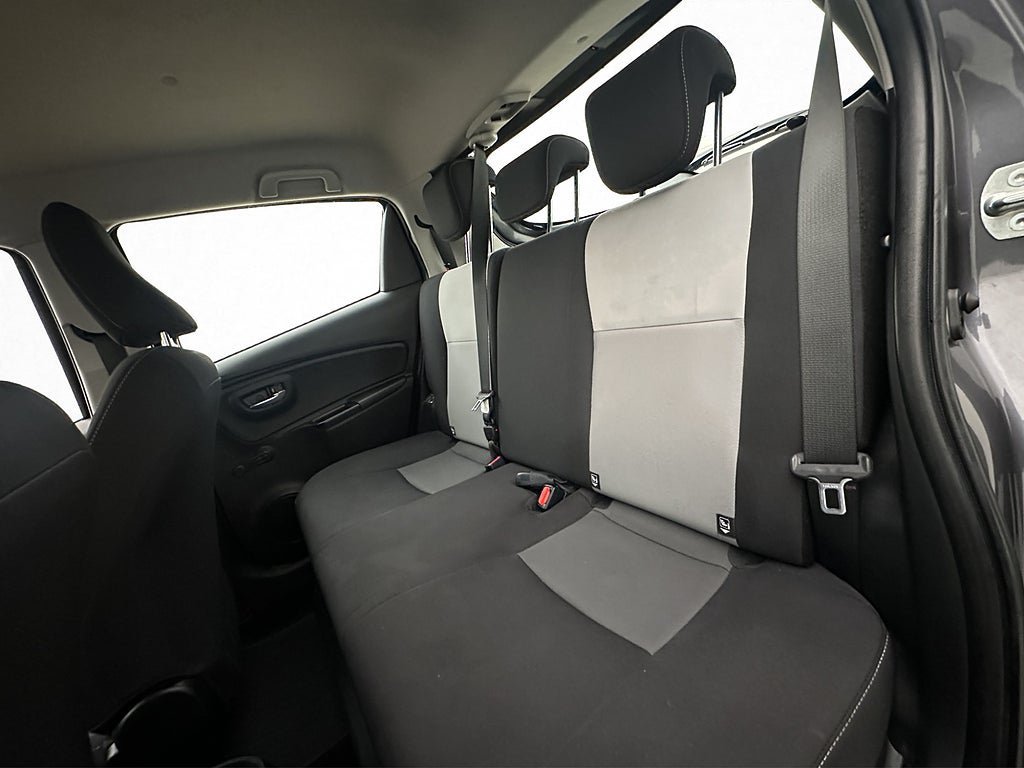 Vehicle Image 25