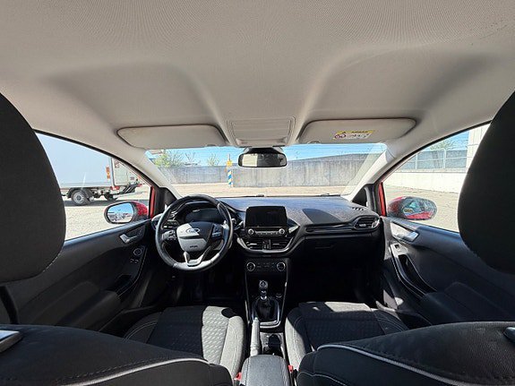 Vehicle Image 6