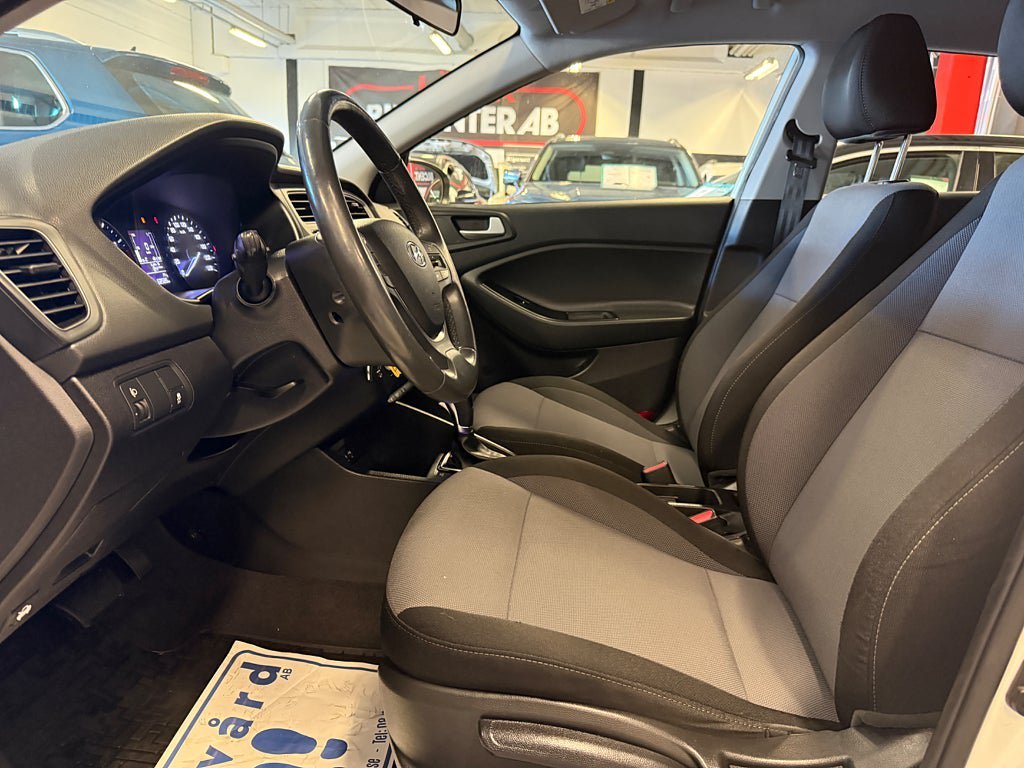 Vehicle Image 13