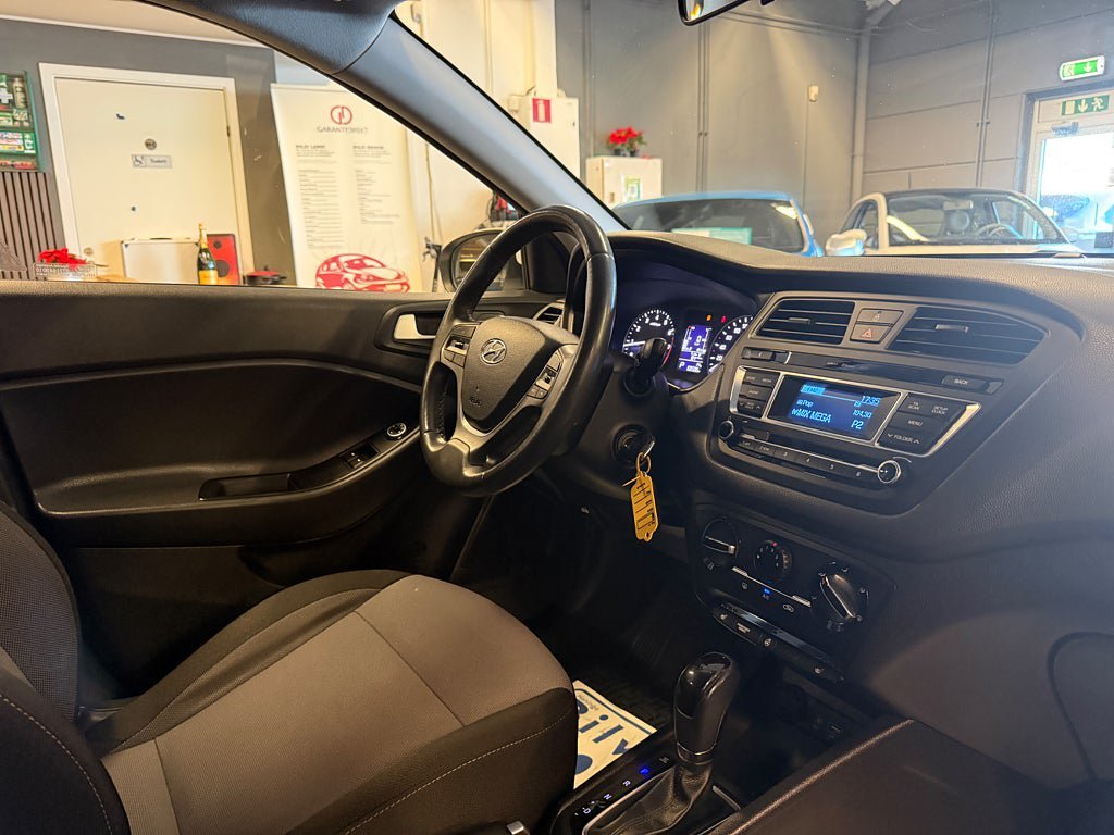 Vehicle Image 19