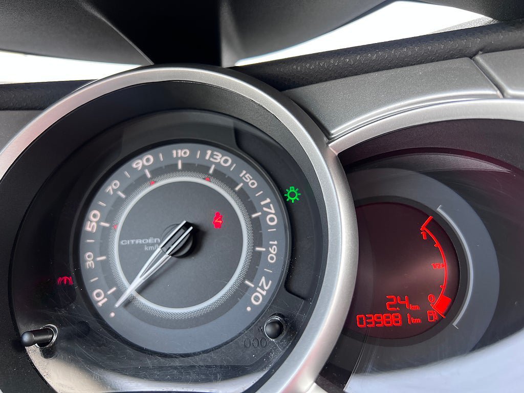 Vehicle Image 19
