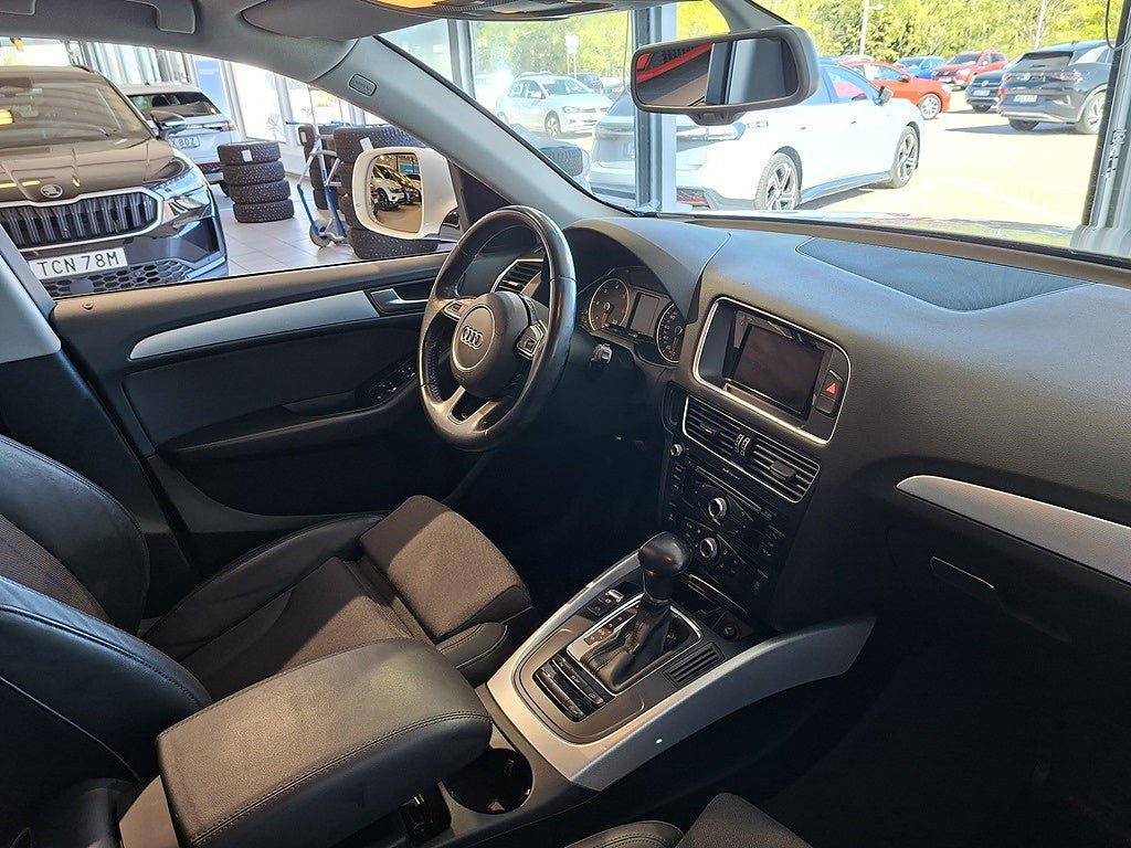 Vehicle Image 12