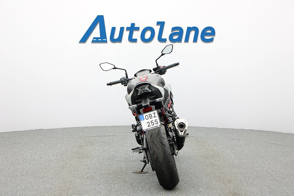 Vehicle Image 8