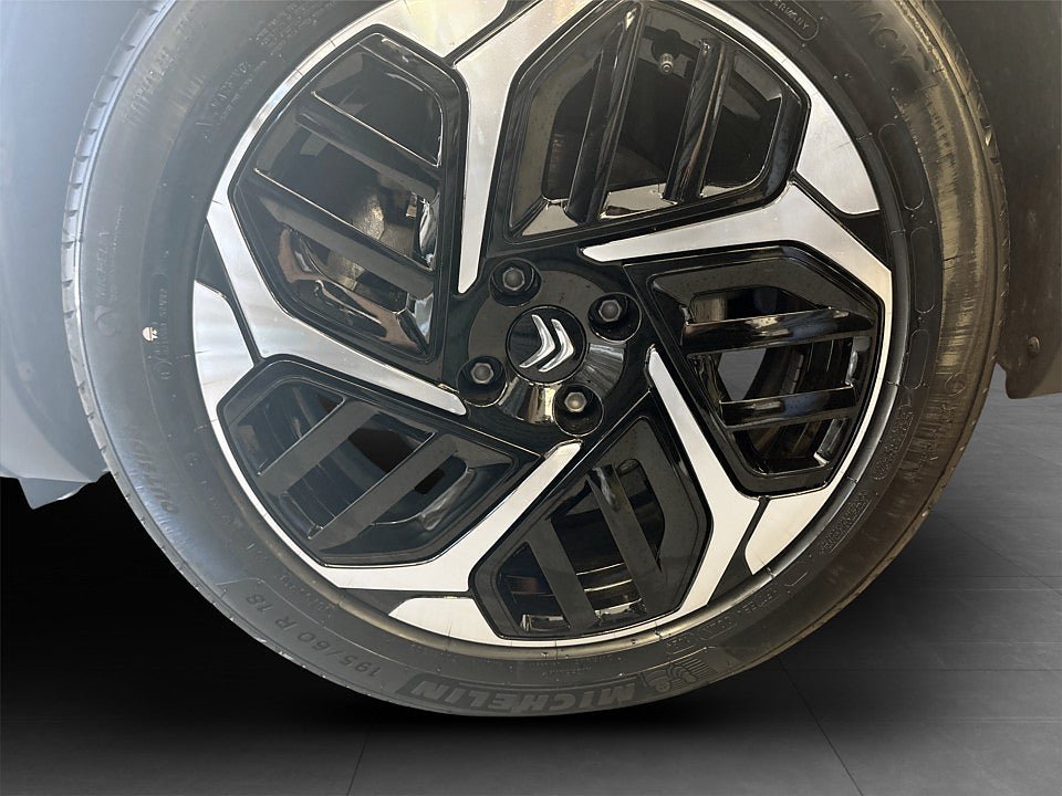 Vehicle Image 15