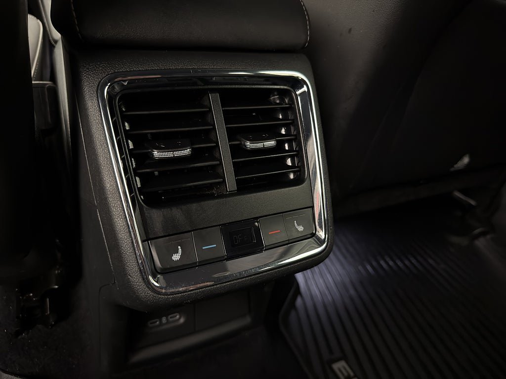 Vehicle Image 26