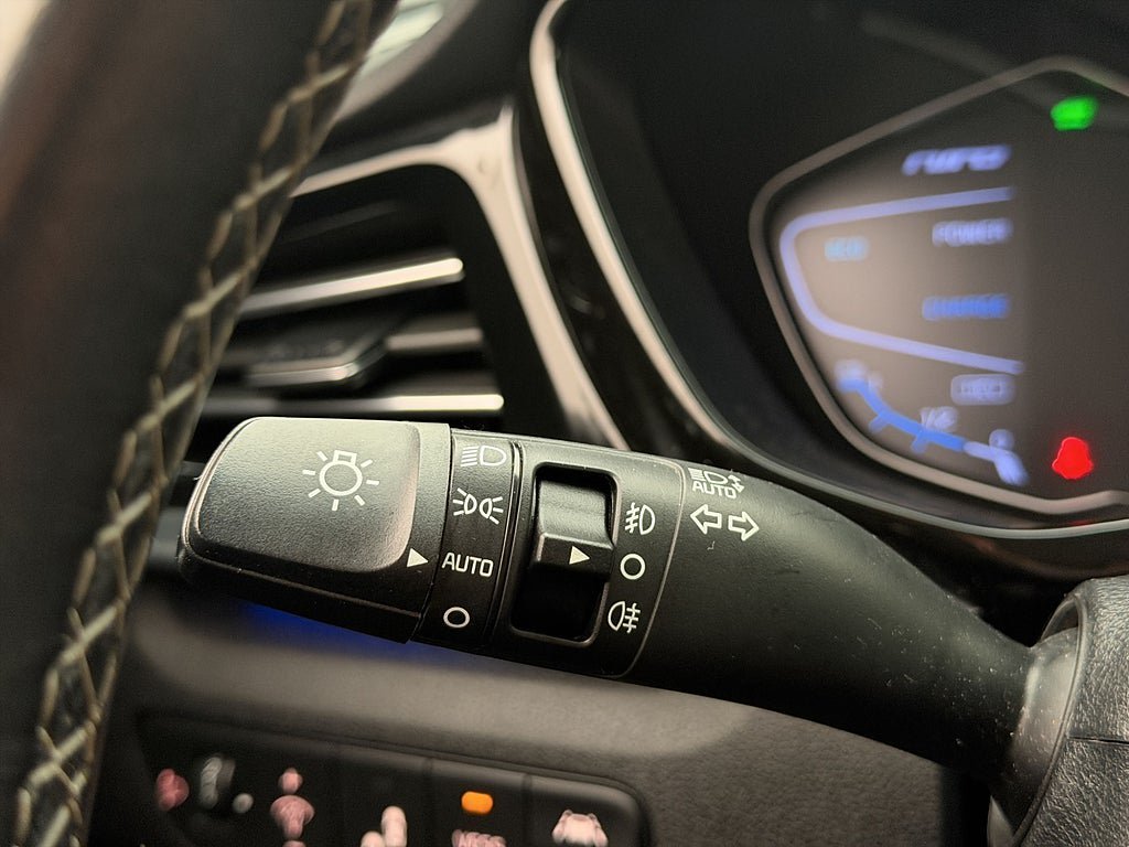 Vehicle Image 25