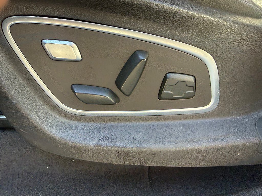 Vehicle Image 25