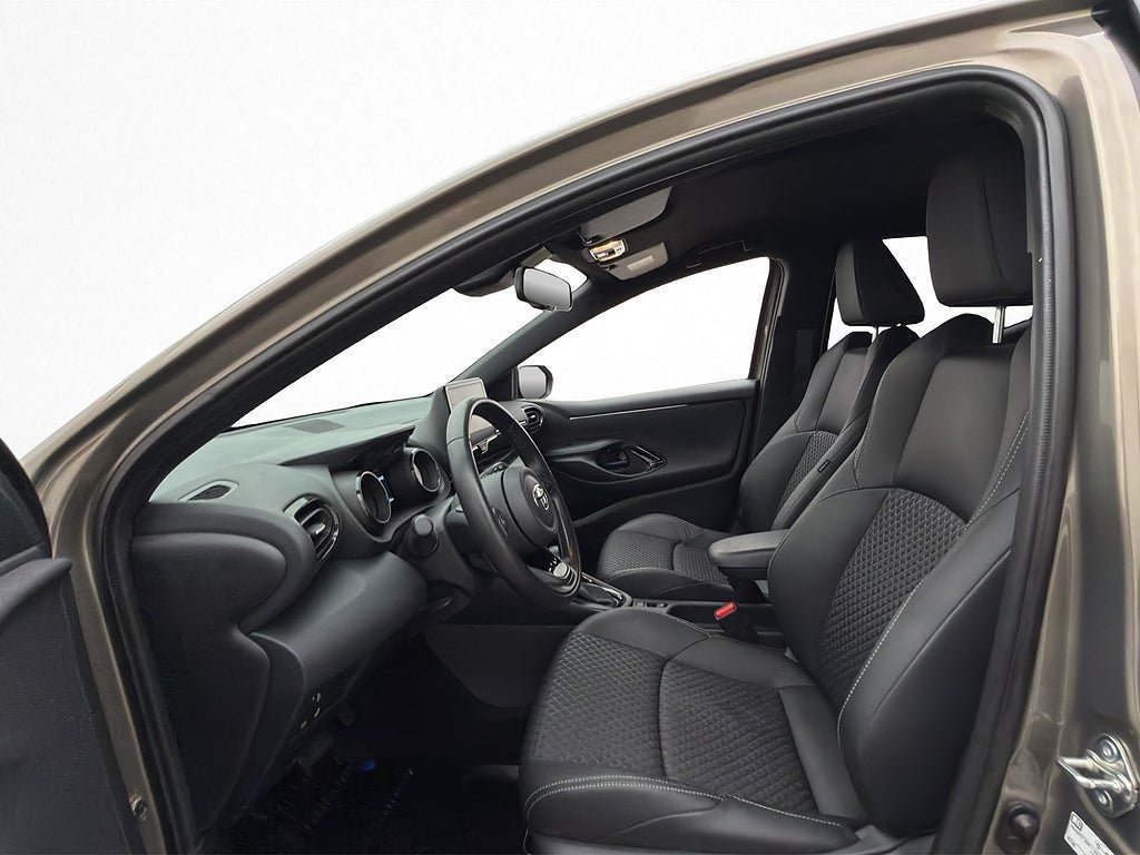 Vehicle Image 12