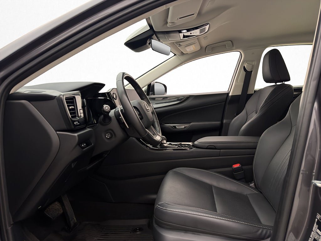 Vehicle Image 10