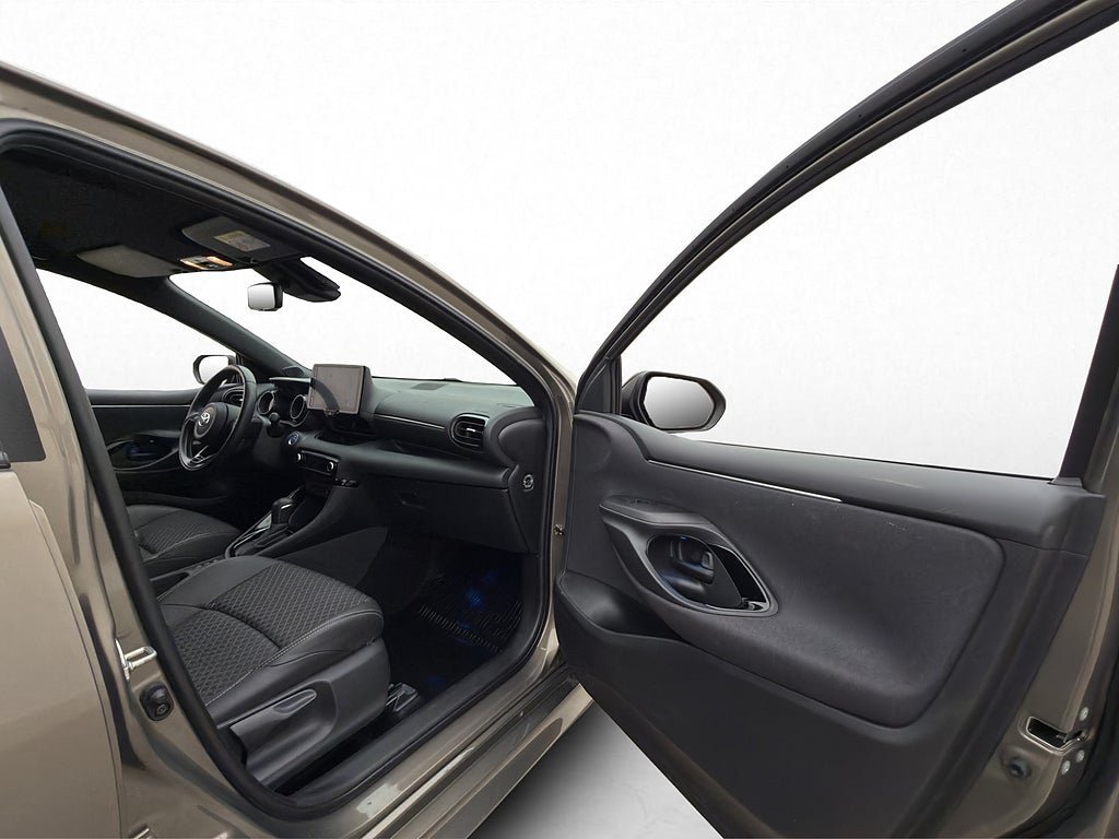 Vehicle Image 25
